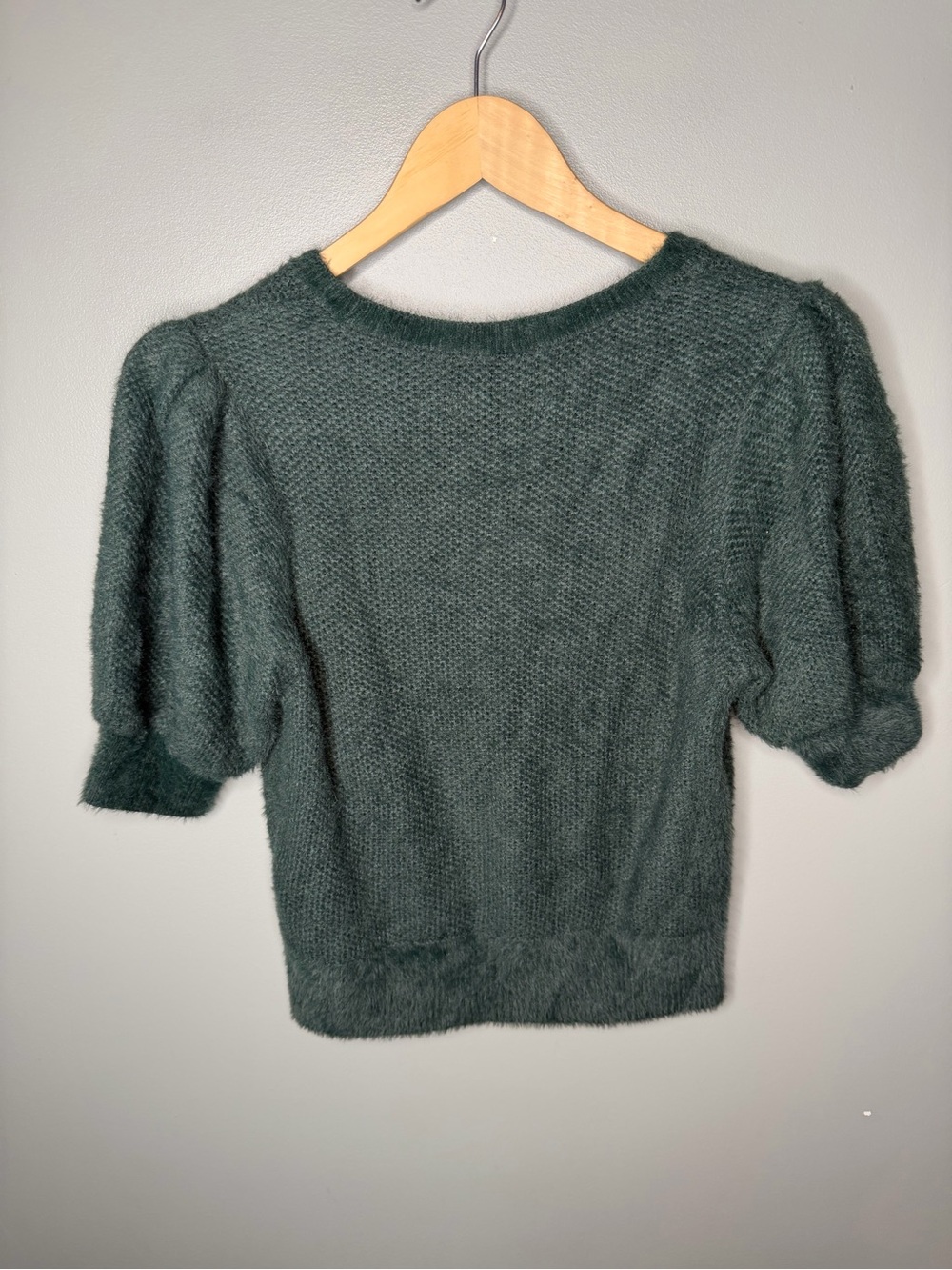 Abercrombie & Fitch Soft A&F Eyelash Soft Knit Puff Sleeve Sweater Top - Picture 3 of 8
